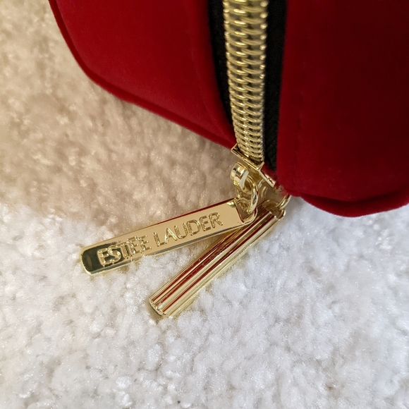 Estee Lauder Red Velvet zippered makeup case. Top handle. Beautiful and  tastefu - Picture 2 of 10